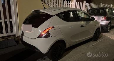 Lancia Y