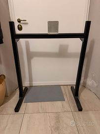 Stand in profilati d'alluminio con piastra Vesa