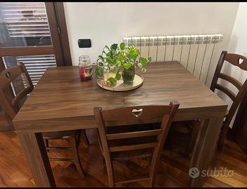 Tavolo allungabile e sedie