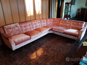 Divano di rappresentanza damascato