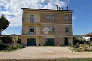 5 LOCALI A GUBBIO