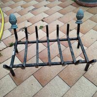 Bracere portalegna in acciaio pomelli in ottone