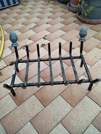 Bracere portalegna in acciaio pomelli in ottone