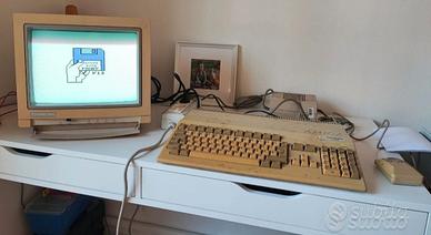 Console Amiga 500 con scatola mouse e giochi