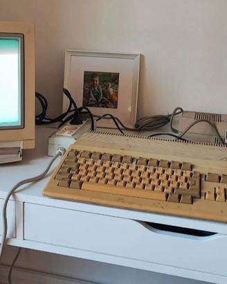 Console Amiga 500 con scatola mouse e giochi