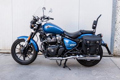 Royal Enfield Super Meteor 2023 accessori inclusi