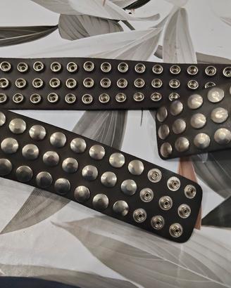 cintura in cuoio marrone con borchie 