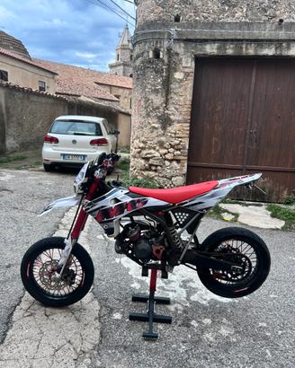 Fantic 50 Motard Top Viola (2018)