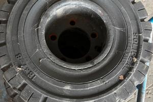 PNEUMATICI PER CARRELLI ELEVATORI