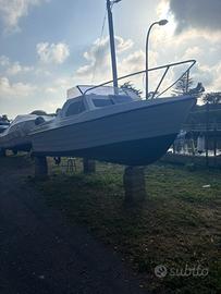 BARCA SEMICABINATA CON MOTORE MERCURY40/60 4 TEMPI