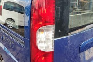 Fanale posteriore sinistro FIAT DOBLO del 2006