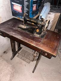 Macchina da cucire vecchia