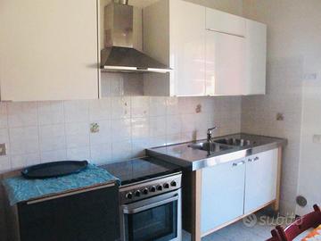 Cucina, divano letto e letto 1 piazza 1/2