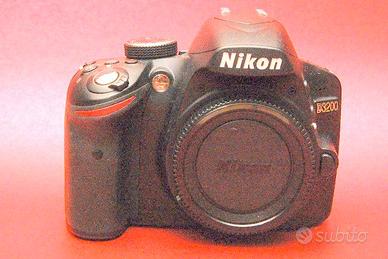 NIKON   3200