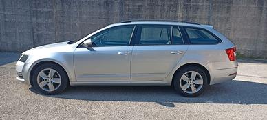 Skoda Octavia1.6 tdi cambio aut revisione Ok