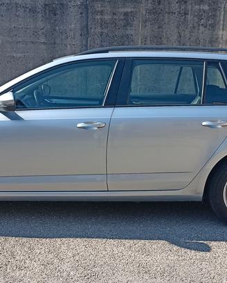 Skoda Octavia1.6 tdi cambio DSG revisione Ok