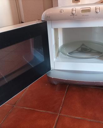 *Microonde angolare Whirlpool * 15 euro