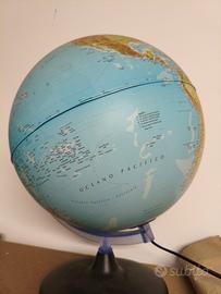 Mappamondo con Luce e Base Nera – Perfetto Stato