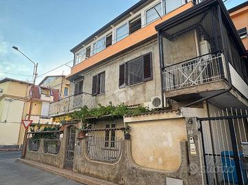 4 LOCALI A BOTRICELLO