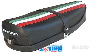 Sella Nera con Tricolore Lungo e Scritta Vespa 50