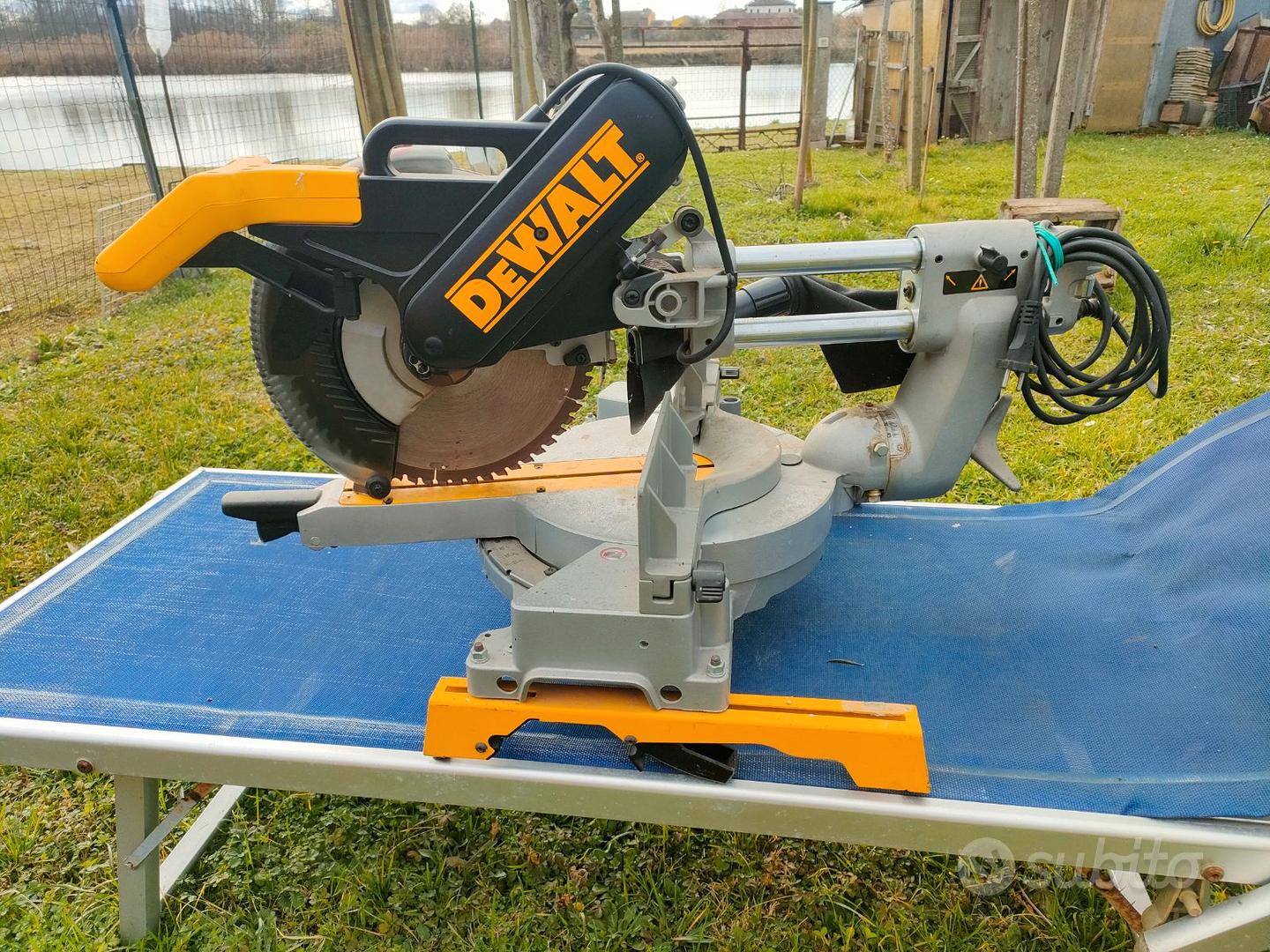 Set 4 Spazzole Carbone Per Troncatrice DeWalt | Modello 940146-00 | Compatibile DW700, DW701, DW707