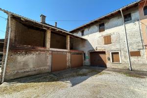 SUGGESTIVA CASA IN CORTE IN TIPICO STILE FRIULANO