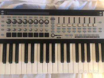 Controller midi Masterkeyboard Novation SL61MK2