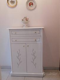 Mobiletto bianco elegante