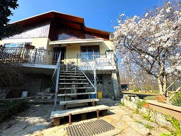 VILLA CON GIARDINO,CORTILE E BOX AUTO