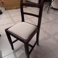 Sedia in legno con seduta imbottita in tessuto