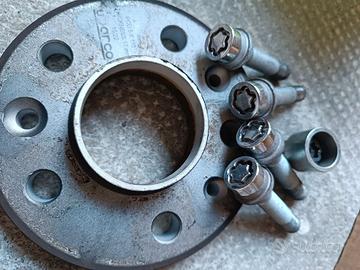 4 distanziali 17mm con bulloni antifurto Giulietta
