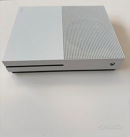 Xbox One S  1 TB+ Controller Daystrike Camo + Cavi