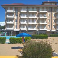 Fronte mare con piscine nuovo