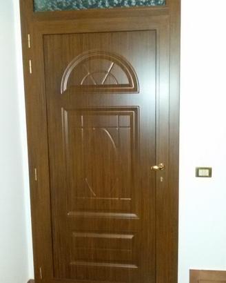porta in alluminio con cancellino di sicurezza