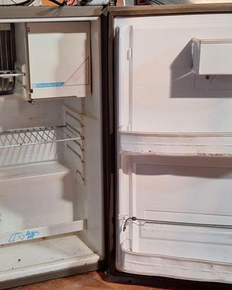 Frigorifero trivalente per camper