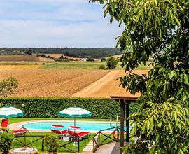 Agriturismo con giardino piscina e terreno - Ma...