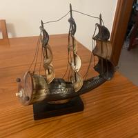 Lampada veliero in corno anni 50