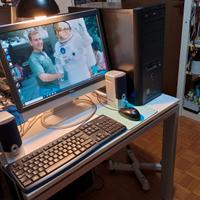 Computer i5 con schermo, tastiera, mouse, casse...