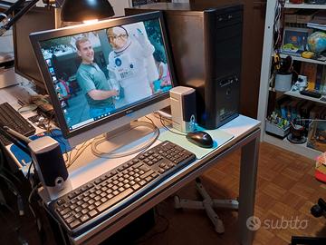Computer i5 con schermo, tastiera, mouse, casse...