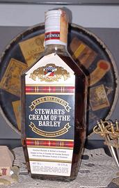 STEWARTS CREAM OF THE BARLEY BLENDED SCOTCH WHISKY
