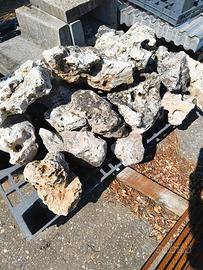 Sassi decorativi per giardino e bordura aiuole