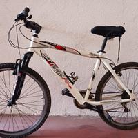 Bicicletta bianca come nuova