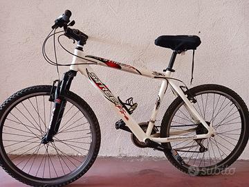 Bicicletta bianca come nuova