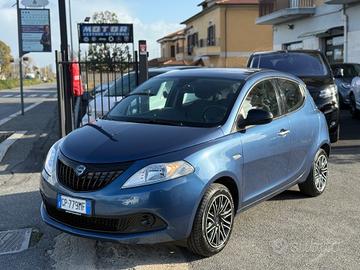 Lancia Ypsilon 1.0 FireFly Hybrid Silver Plus