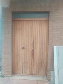 Portone in legno doppia anta
