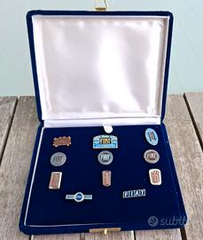 Cofanetto spille stemmi 100 anni della FIAT (1999)