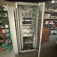 Armadio Rack completo di switch e batteria AEG