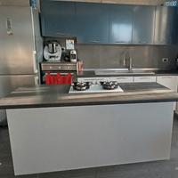 CUCINA CON ISOLA STOSA