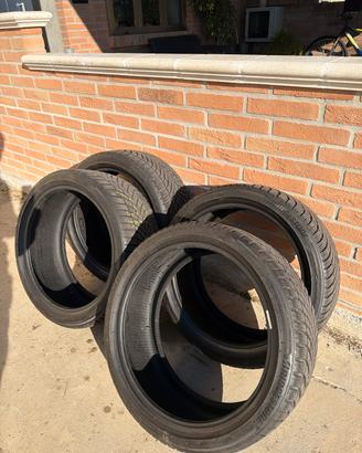 4 pneumatici Invernali 225/40 R18