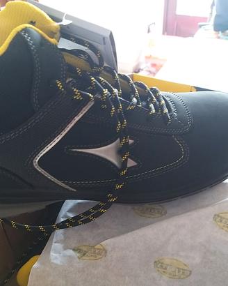 SCARPE ANTI INFORTUNISTICHE